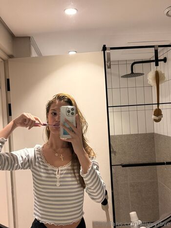 Full leaked Lilyloveeee private photo