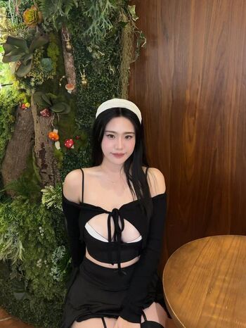 Full leaked Ling  ee page private photo