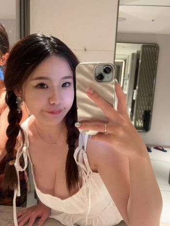 Full leaked Ling  ee page private photo
