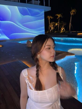 Full leaked Ling  ee page private photo