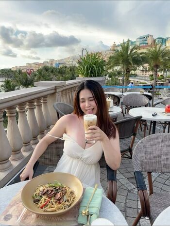 Full leaked Ling  ee page private photo
