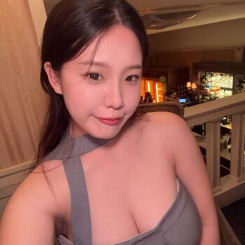 Full leaked Ling  ee page private photo