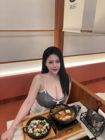 Full leaked Ling  ee page private photo