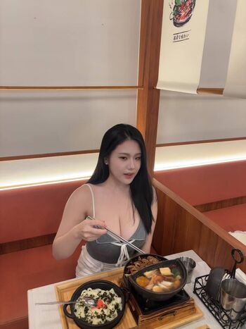 Full leaked Ling  ee page private photo