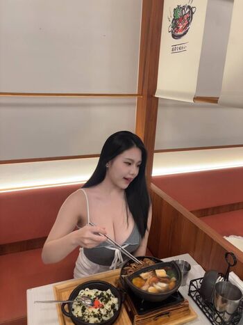 Full leaked Ling  ee page private photo