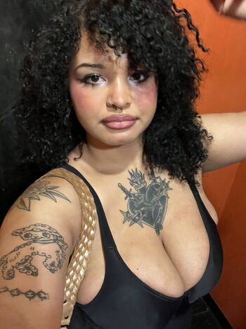 Full leaked Lipglossdollqueen private photo