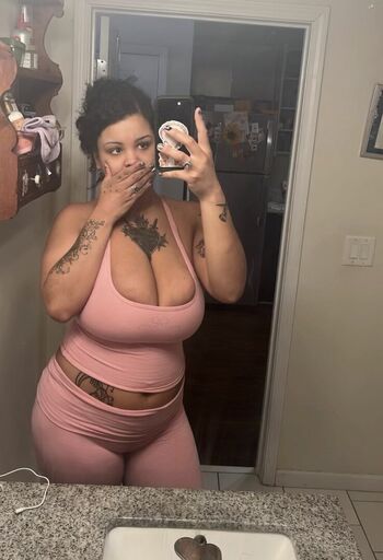 Full leaked Lipglossdollqueen private photo