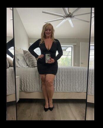 Full leaked Lipstickandwine private photo