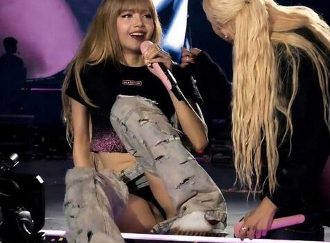 Full leaked Lisa blackpink private photo