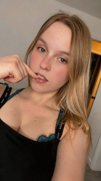 Full leaked Lissom private photo
