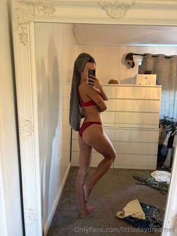 Full leaked Littledaydreamer private photo