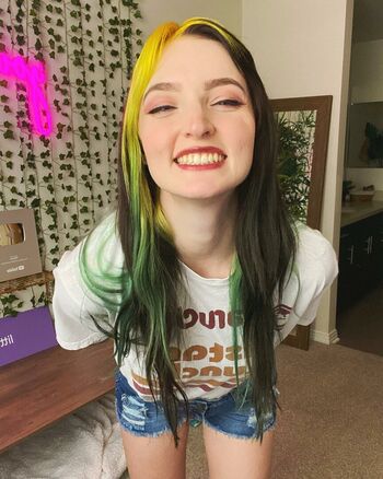 Full leaked Littlesiha page private photo