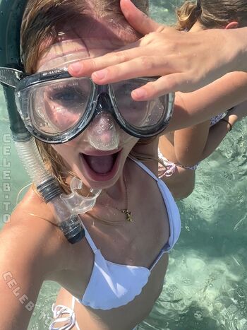 Full leaked Livingwithleenaa private photo
