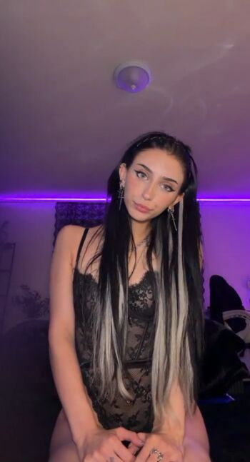 Full leaked Liza lowe private photo