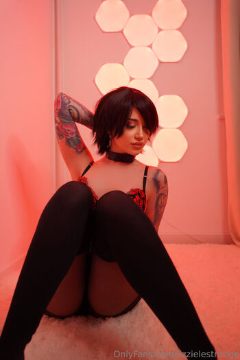 Full leaked Lizzielestrange private photo