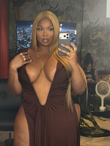 Full leaked Lizzo private photo