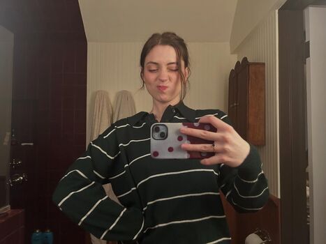 Full leaked Lizzy mcalpine private photo