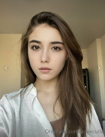 Full leaked Lizzyhoney private photo