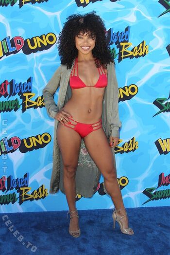 Full leaked Logan browning private photo