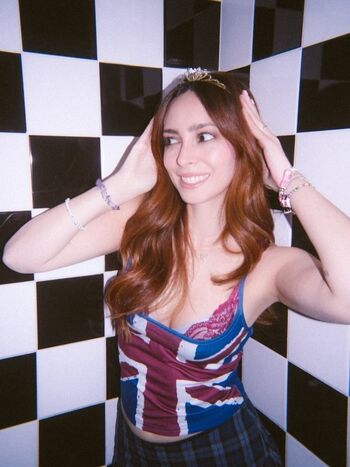 Full leaked Ariana white/ private photo