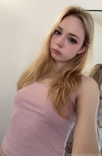 Full leaked Lolyomie page private photo