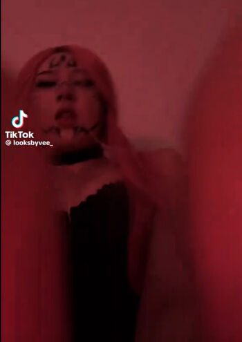 Full leaked Looksbyvee page private photo