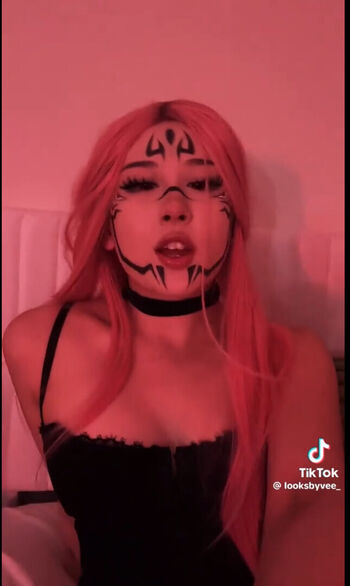 Full leaked Looksbyvee page private photo