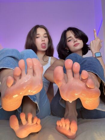 Full leaked Loonassoftfeet private photo