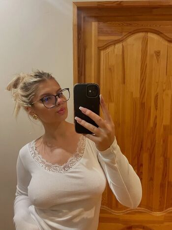 Full leaked Lora smith private photo