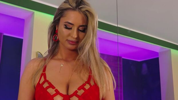 Full leaked Loradevine private photo
