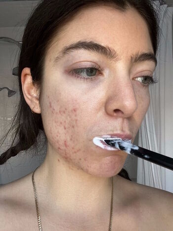 Full leaked Lorde  page private photo
