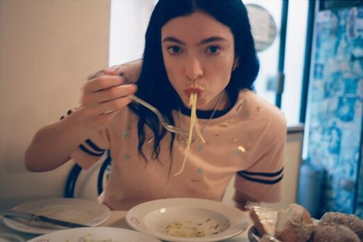 Full leaked Lorde private photo