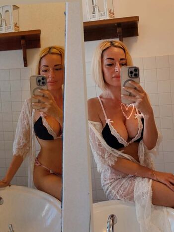Full leaked Lottie gio private photo