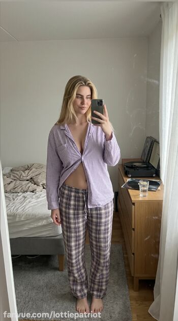 Full leaked Lottiefromuk private photo