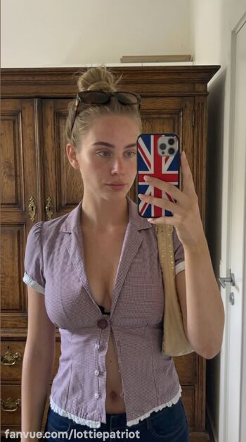 Full leaked Lottiefromuk private photo