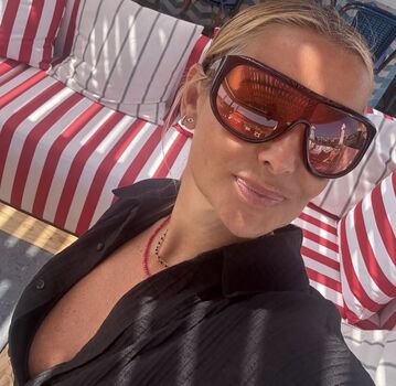 Full leaked Louise redknapp private photo