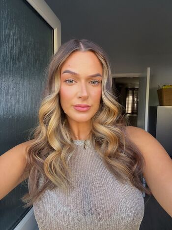 Full leaked Louiseereid private photo