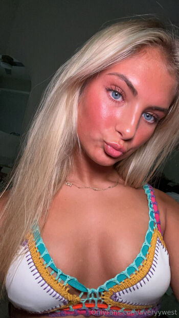 Full leaked Lovelyaveryyy private photo