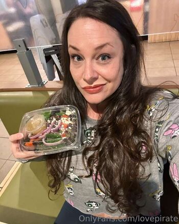Full leaked Lovepirate private photo