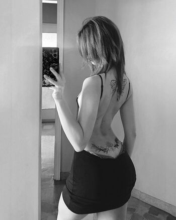 Full leaked Lucrelisa  page private photo