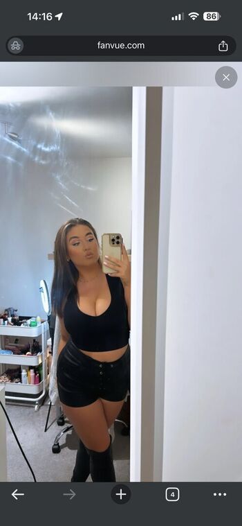 Full leaked Lucy fairwyn page private photo