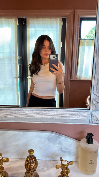 Full leaked Lucy hale private photo