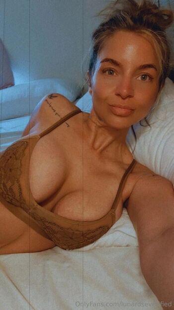 Full leaked Lunaroseverified page private photo