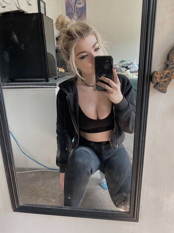 Full leaked Luuucy private photo