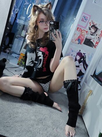 Full leaked Luvlesskitty private photo