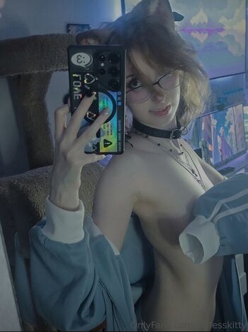 Full leaked Luvlesskitty private photo