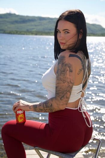 Full leaked Lylou blck page private photo