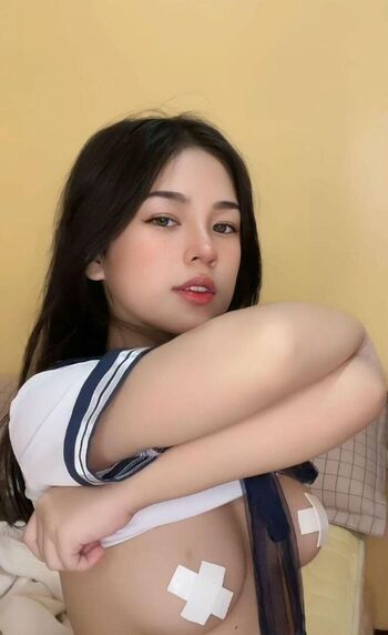 Full leaked Lyninii private photo