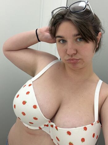 Full leaked Lynnyabug private photo