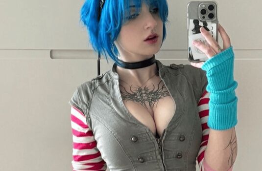 Full leaked Lyracrow private photo